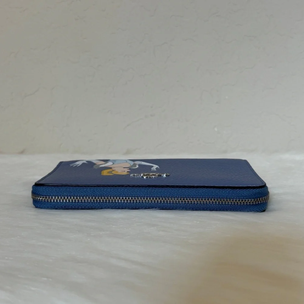 Disney X Coach Medium Id Zip Wallet With Cinderella - Picture 4 of 11